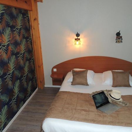 Logis Hotel Les 3 Marchands เบรสซุยร์ ภายนอก รูปภาพ