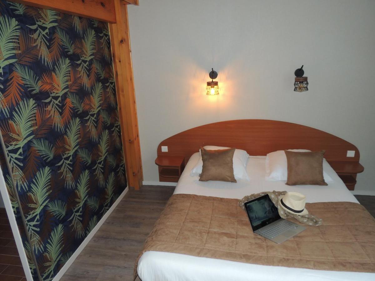 Logis Hotel Les 3 Marchands เบรสซุยร์ ภายนอก รูปภาพ